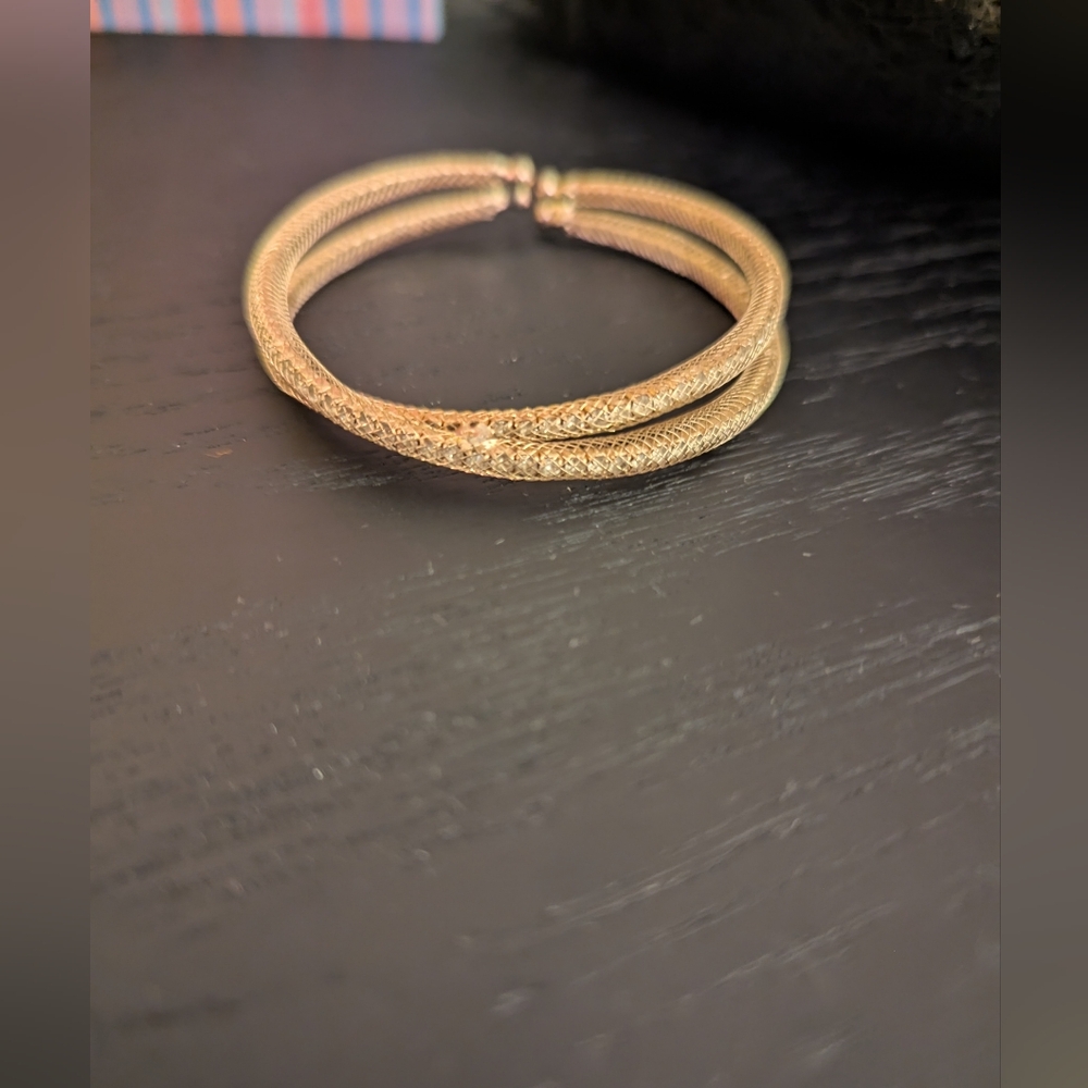 Elegant Rose Gold Tone Women's Bracelet